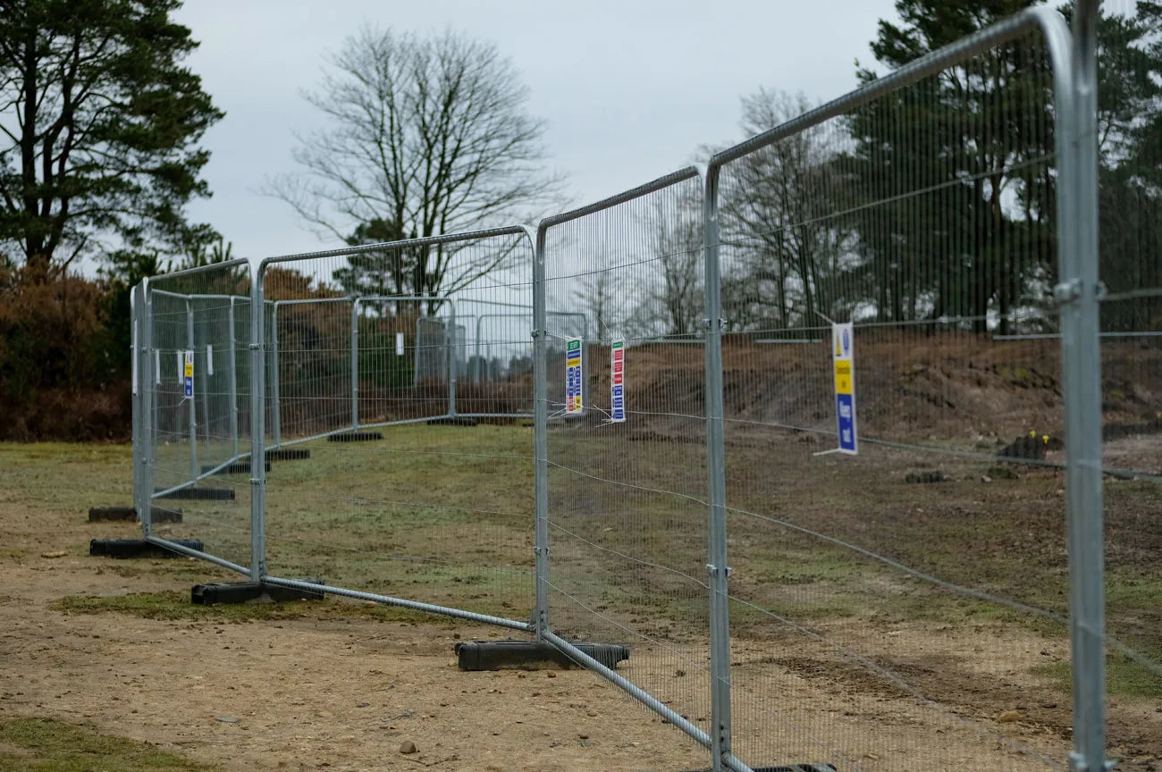 Standard Mesh Construction Fence Panels – 2.0m x 3.45m